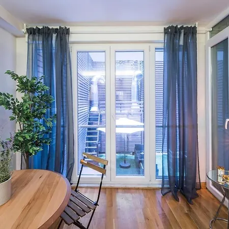 Elegant 2 Bedroom Duplex House With Garden In Cihangir Apartamento Estambul