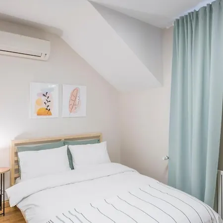 Apartamento Elegant 2 Bedroom Duplex House With Garden In Cihangir Estambul