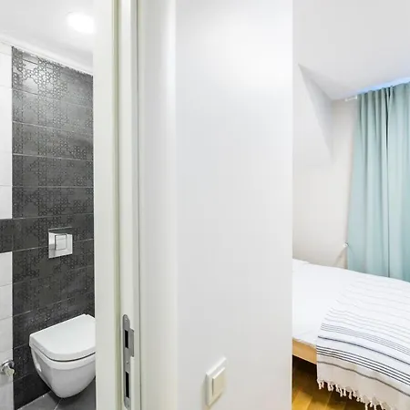 Apartamento Elegant 2 Bedroom Duplex House With Garden In Cihangir *