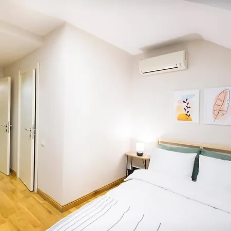 Elegant 2 Bedroom Duplex House With Garden In Cihangir * Istanboel