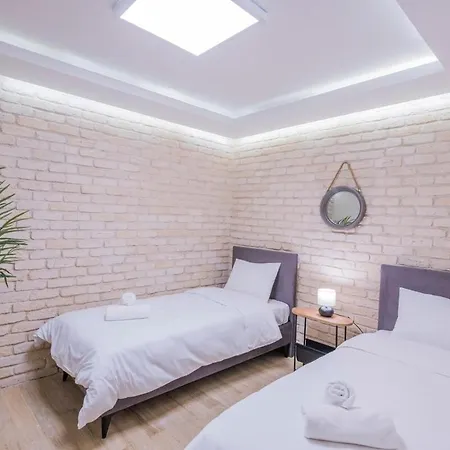 Apartman Elegant 2 Bedroom Duplex House With Garden In Cihangir *