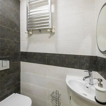 Apartman Elegant 2 Bedroom Duplex House With Garden In Cihangir *